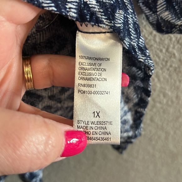 Democracy Blouse size 1X Rayon - Picture 4 of 5